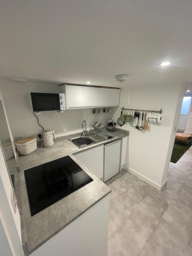 Quaint Central Basement Apartment Hereford Exterior photo
