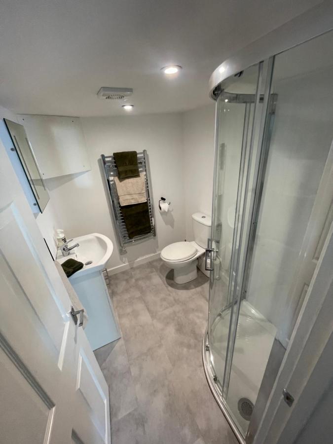 Quaint Central Basement Apartment Hereford Exterior photo