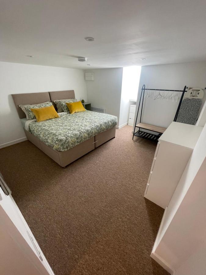 Quaint Central Basement Apartment Hereford Exterior photo
